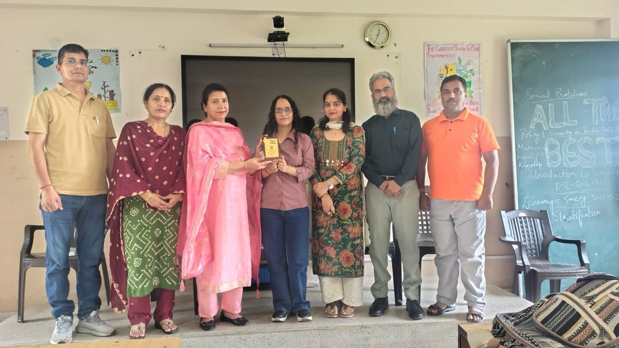 Alumna Aarti felicitated at Government College, Diggal.