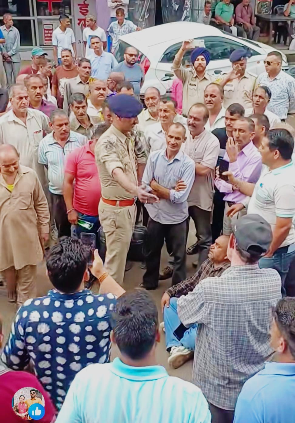 Farmers outraged over mandatory fertilizer booking via app; road blockade in Namhol.