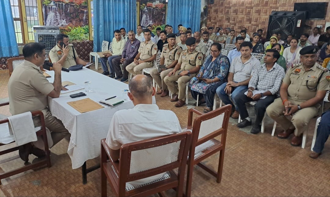 The SP listened to the grievances of the police personnel