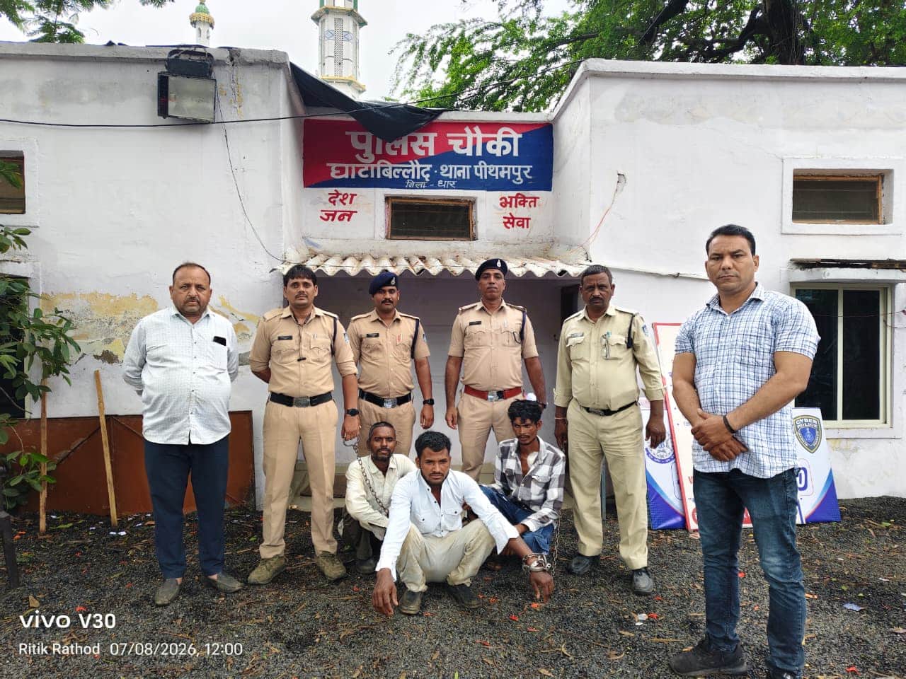 पुलिस ने आरोपियों को किया गिरफ्तार
