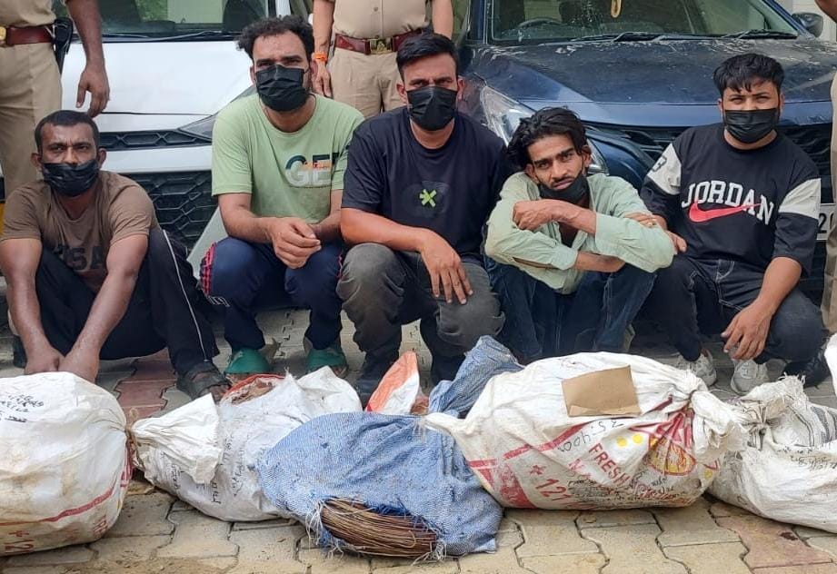 पुलिस ने पकड़े ट्रांसफार्मर चोरी करने के आरोपी। स्रोत पुलिस