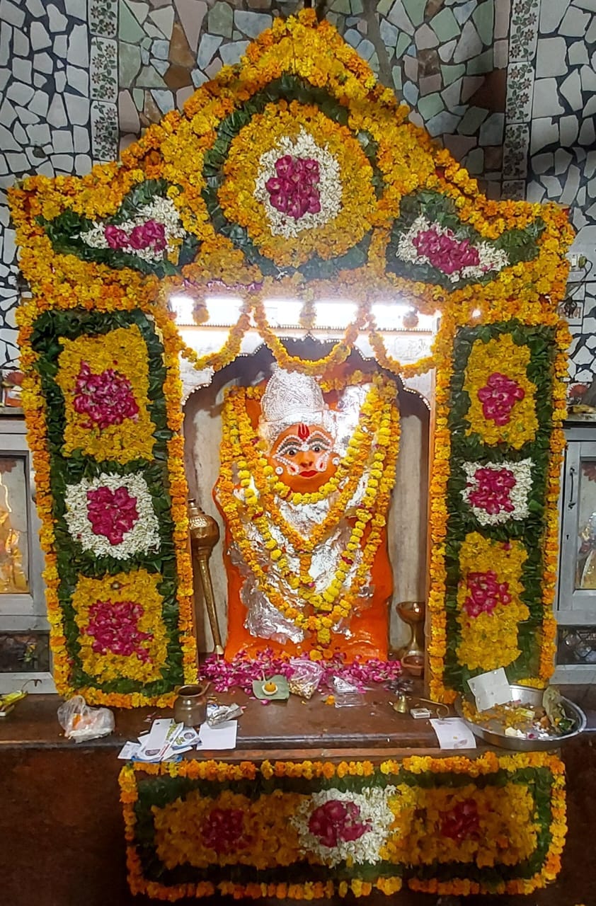 Flower bungalow decorated in Hanuman temple, Sunderkand recitation echoed