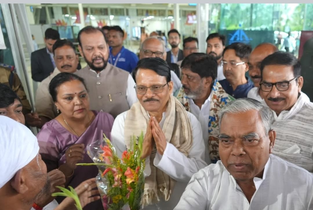 प्रदेश कांग्रेस प्रभारी के राजू, प्रदेशाध्यक्ष केशव महतो कमलेश, मंत्री दीपिका पांडेय व अन्य
