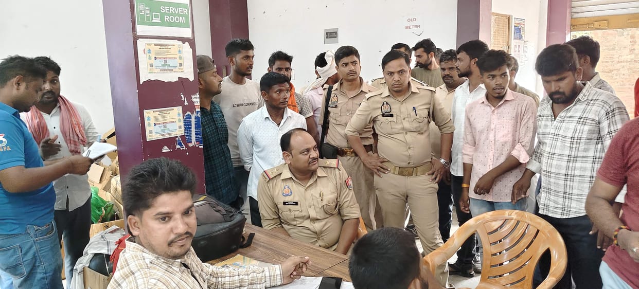 Uproar over removal of smart meter employees; police pacify the situation.