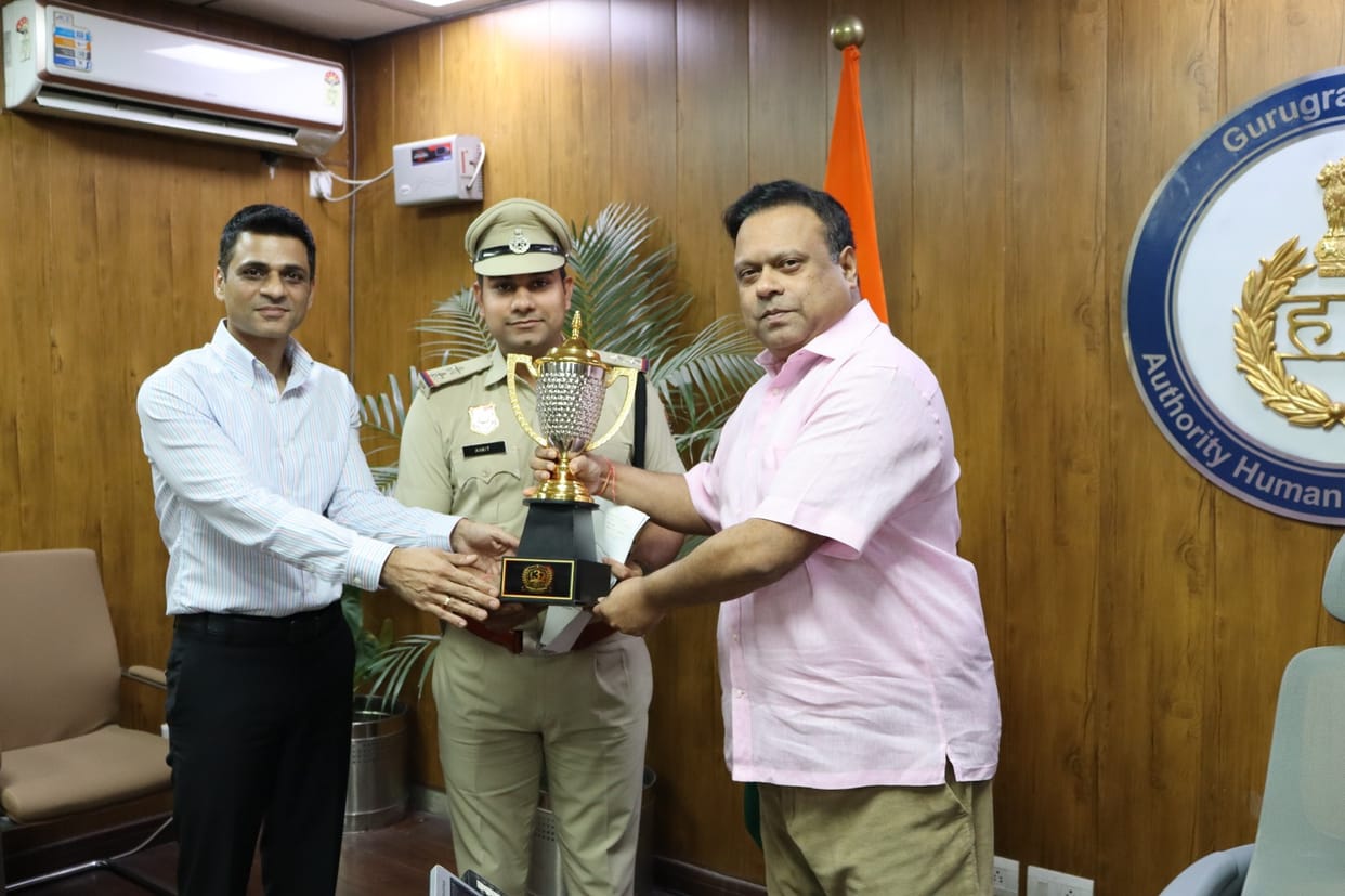 Ankit Mehra honored with the Best Crime In-charge Award.