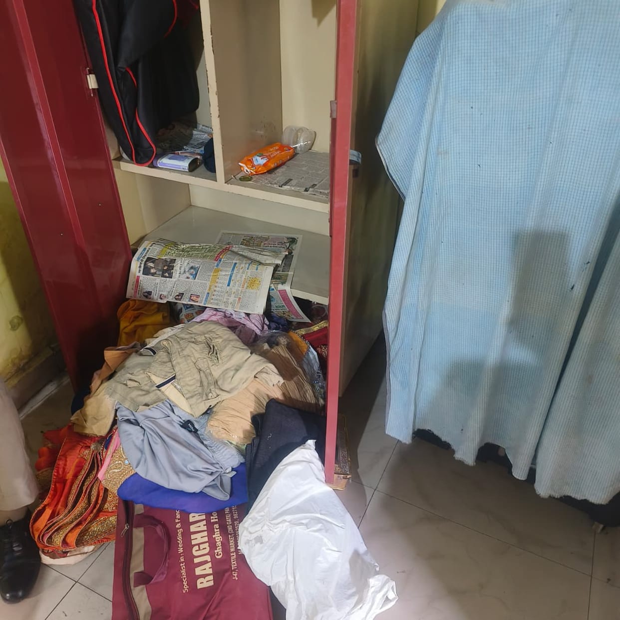 Jewelry and cash worth lakhs stolen from a house in Raigarh