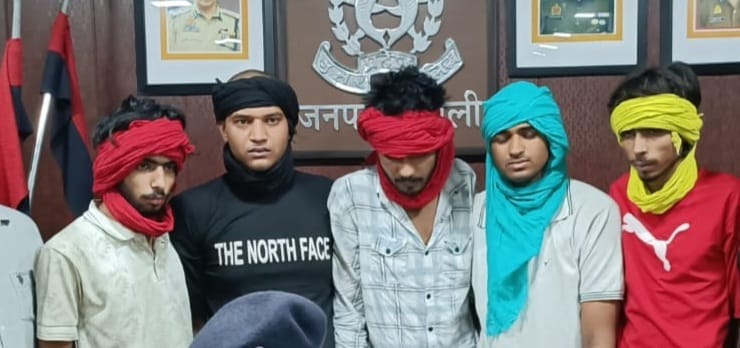 Five criminals who committed robberies at petrol pumps in UP and Haryana have been arrested.