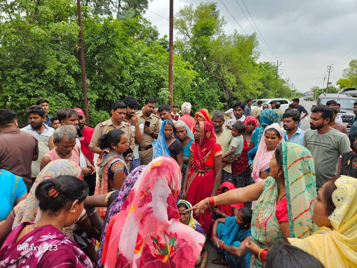Worker injured in beating dies, protest held with the body