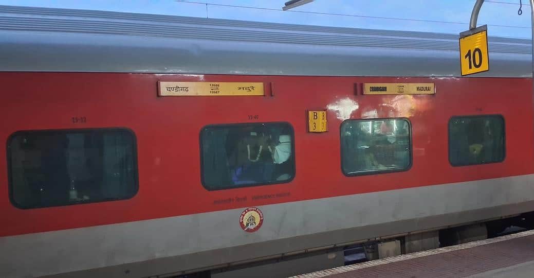 ट्रेन नंबर 20493 मदुरै-चंडीगढ़ एक्सप्रेस। रेलवे