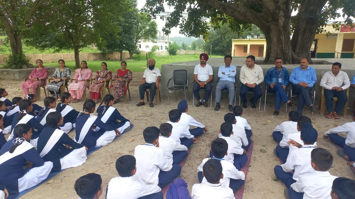 Students should set goals: Ranaut