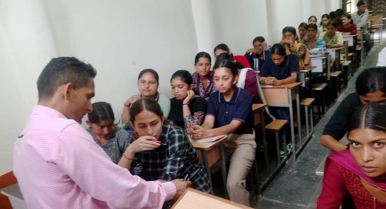 program in dadhahu college