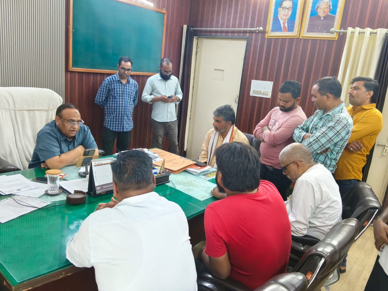 Contractual electrical workers surrounded the superintendent engineer.