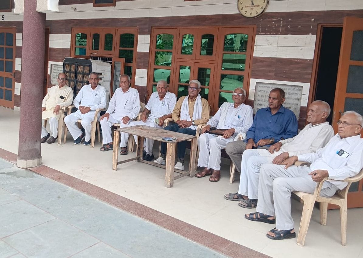 Pensioners' society meeting deliberated on pending demands, demand for restoration of old pension raised