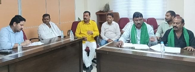 Farmers accuse Awas Vikas of reneging on promises.