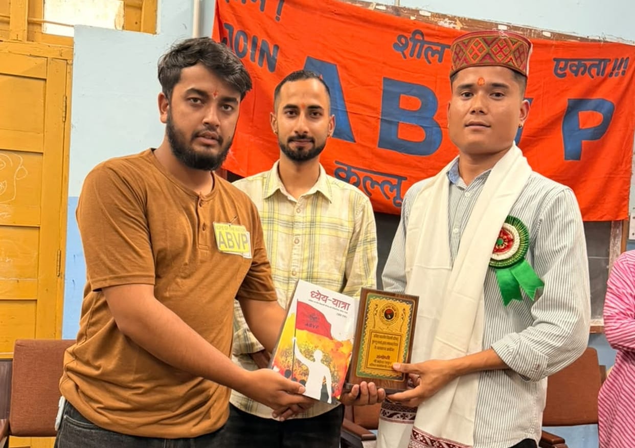 Students should play a positive role in nation-building: Mahendra