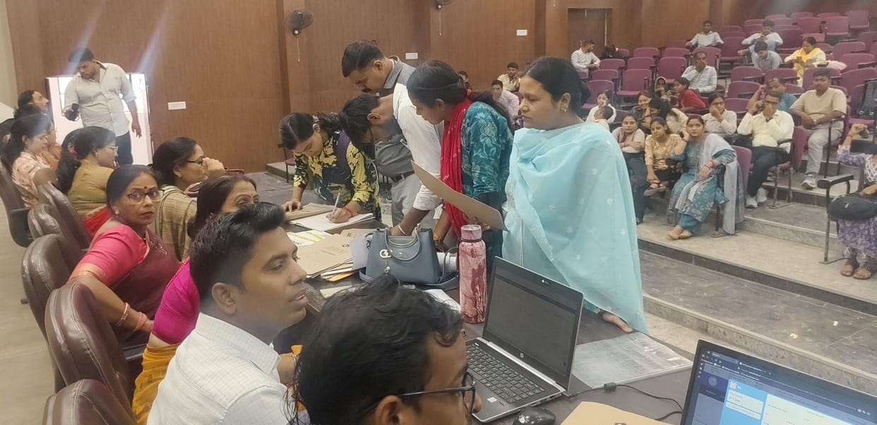77 students enrolled in the BA program at Awadh University