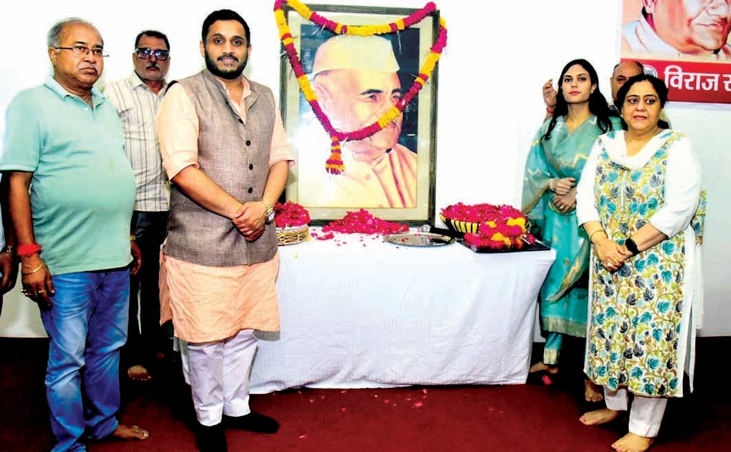 Former CM Babu Banarasi Das's birth anniversary celebrated.