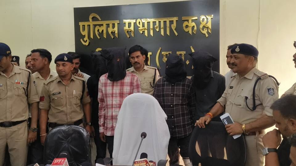 बीच शहर में हुई 17 लाख की लूट का खुलासा 4 आरोपी गिरफ्तार