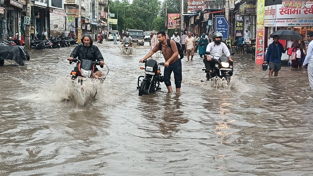 Rain worsens the situation... city grapples with waterlogging