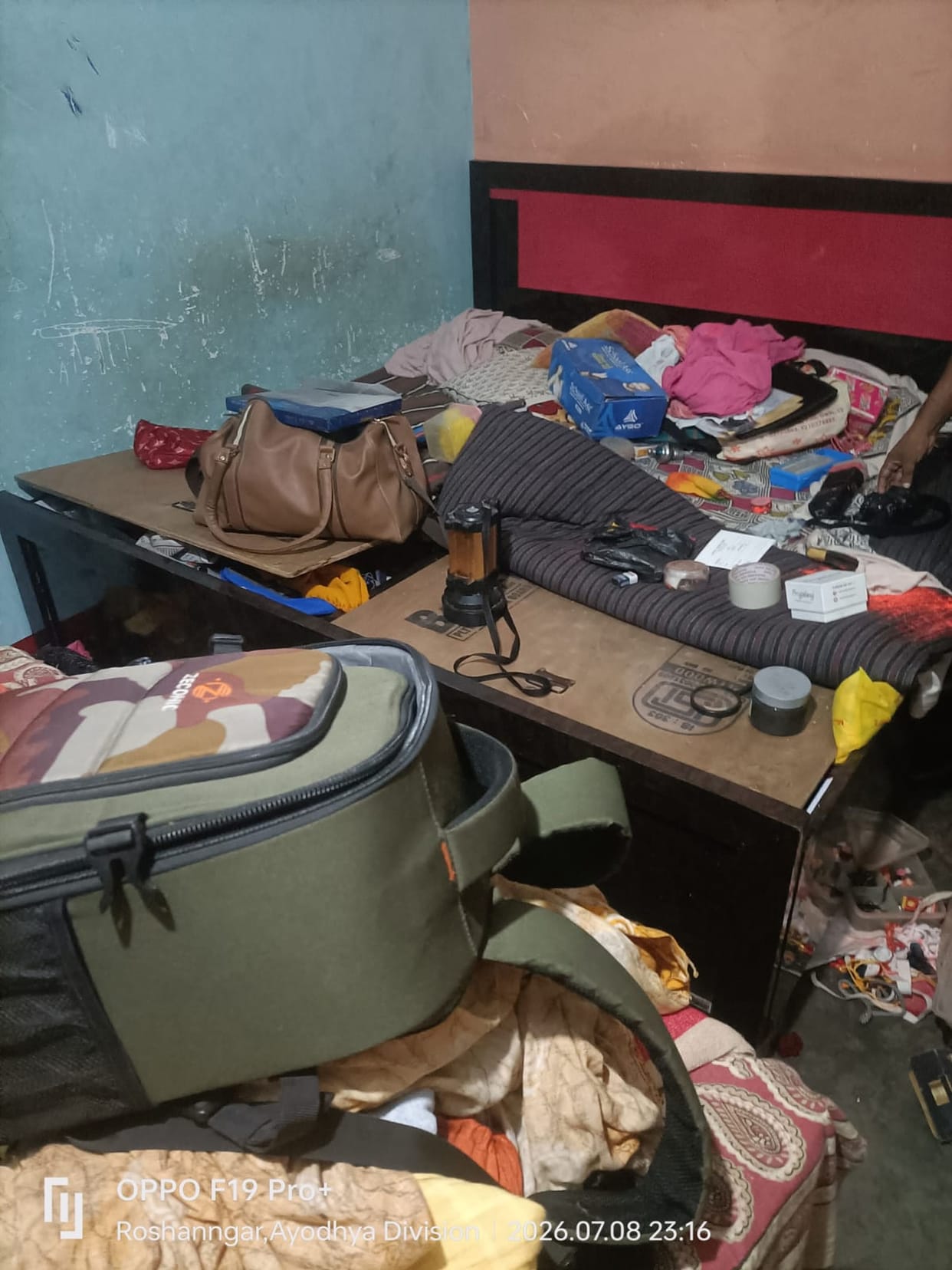 Thieves broke into the house through a ventilator and made off with 4.06 lakh in cash and jewelry