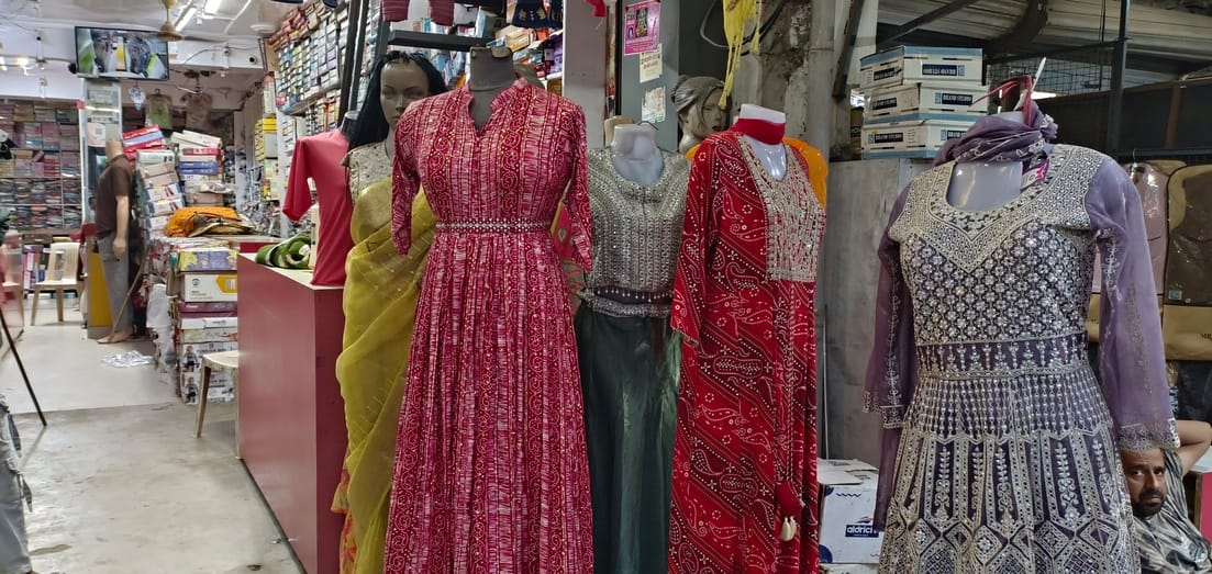 A-line suits have become the top choice for women in the markets