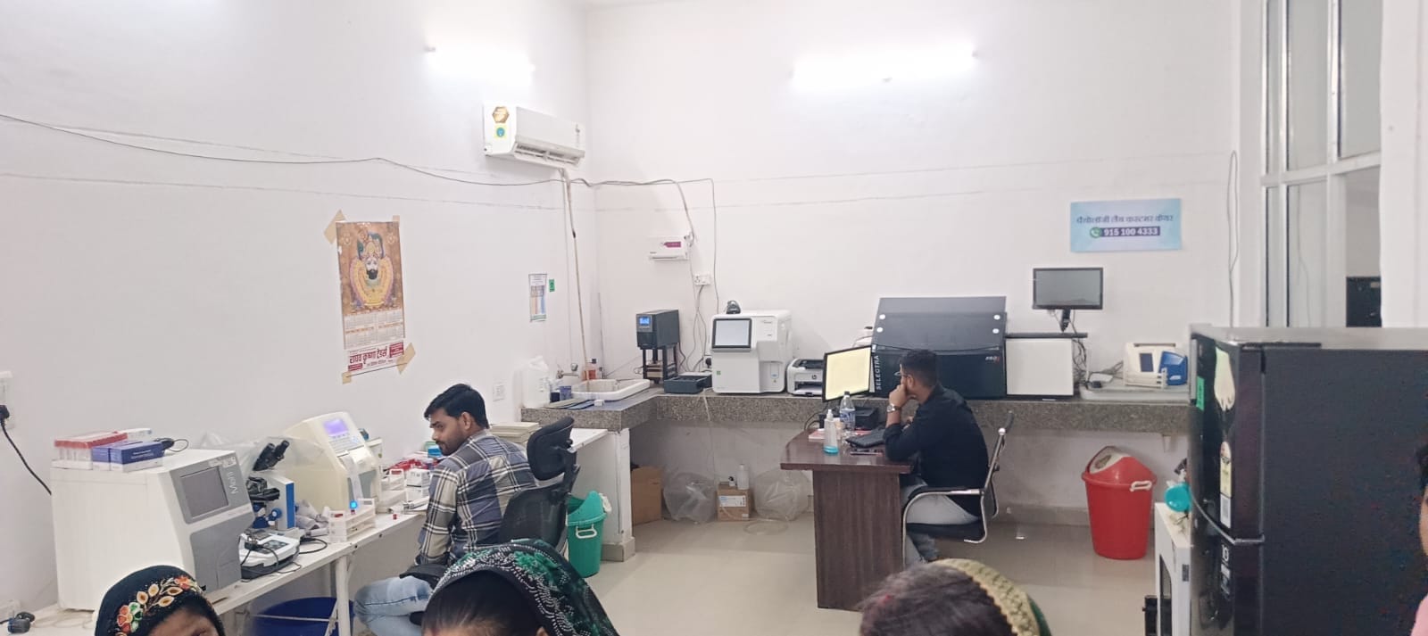 फोटो-16- पैथोलॉजी में बंद रखी सीबीसी मशीन। संवाद