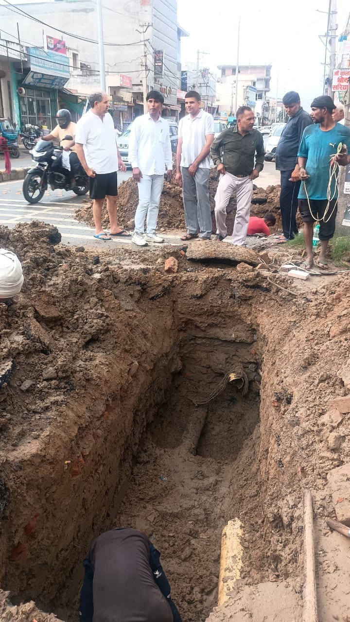 Six-inch hole in drinking water line; contaminated water supplied to homes for 25 days.
