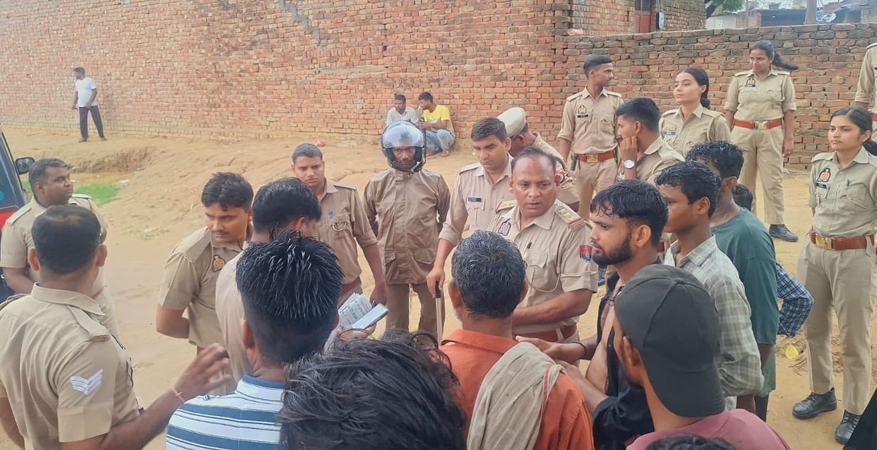 A dispute arose in Mubarakpur Mafi after a motorcycle handlebar struck someone