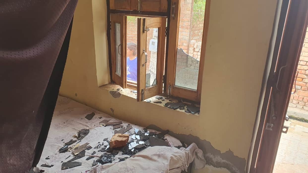 Hooliganism: Stones pelted at five houses at midnight; five youths detained.
