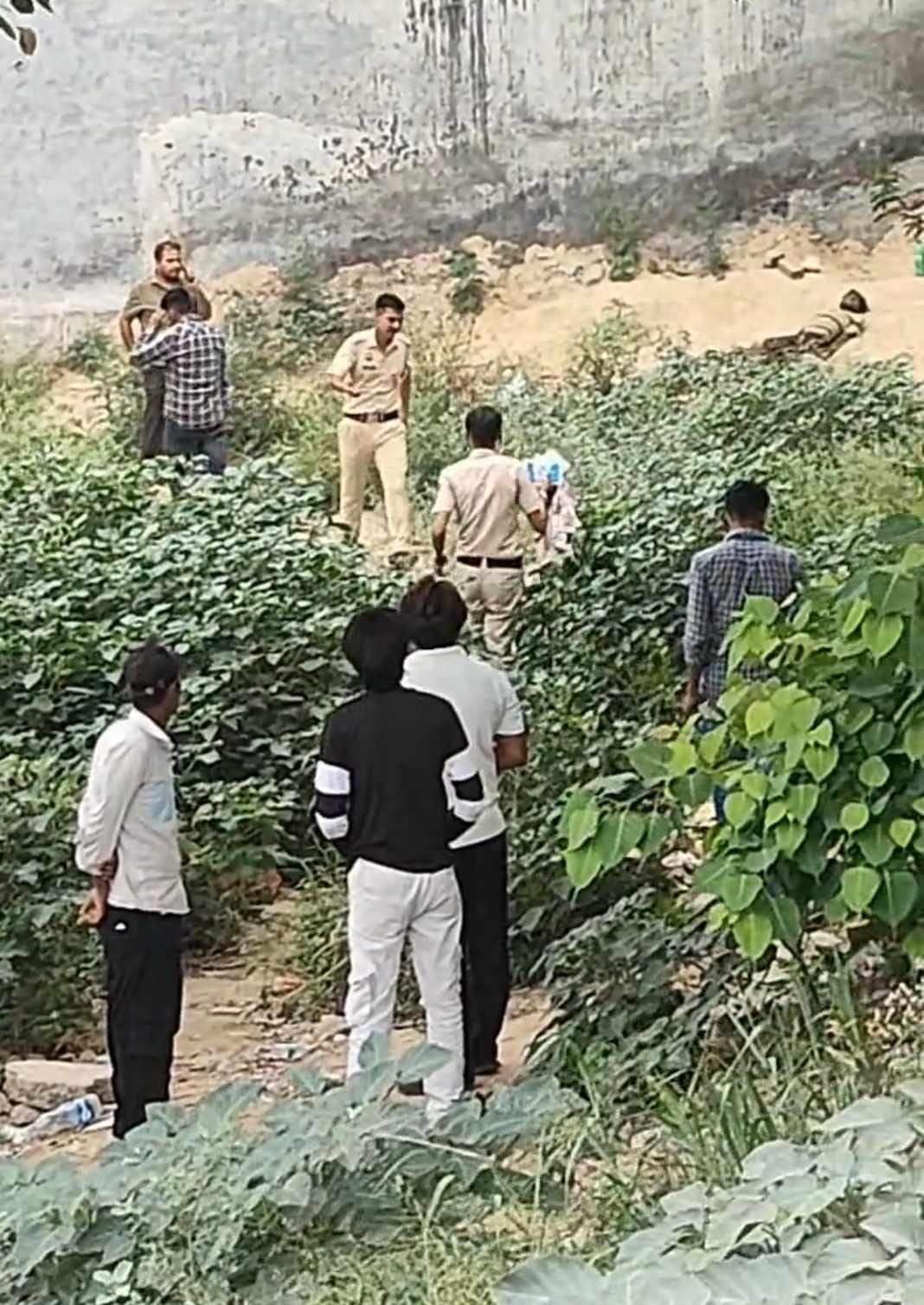 Youth's body found in bushes; suspected drug-related death; syringe found nearby.