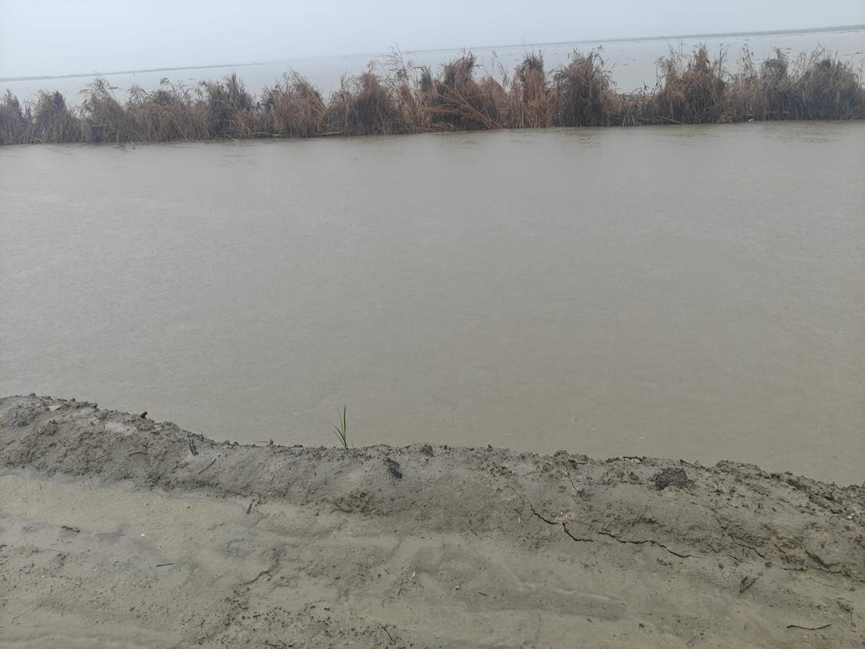 Water from the Ganges spills out near Bastora Narang; villagers alarmed.