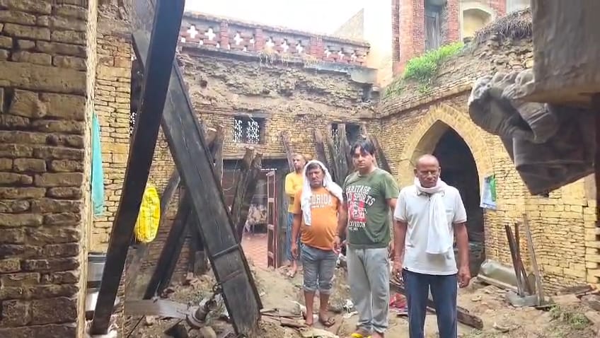 Roof of dilapidated house collapses; sisters-in-law die after being trapped under debris.