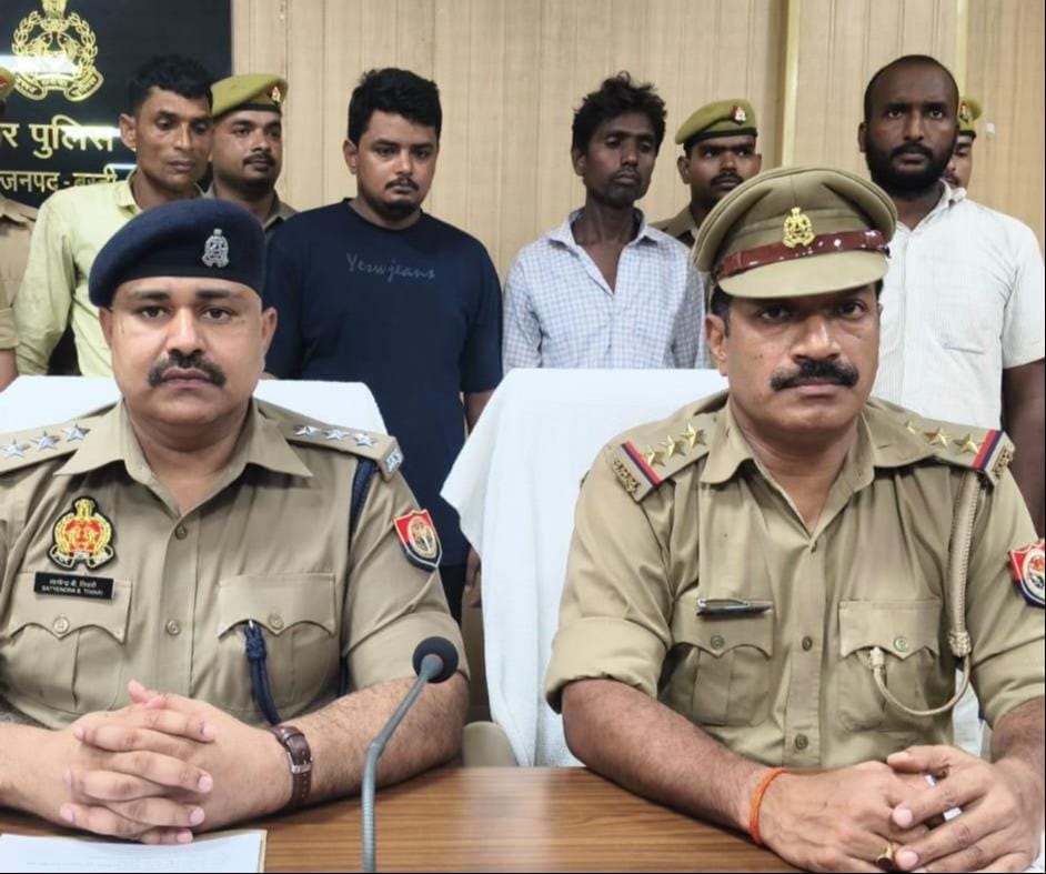 Theft of iron rods after stopping truck at a roadside eatery