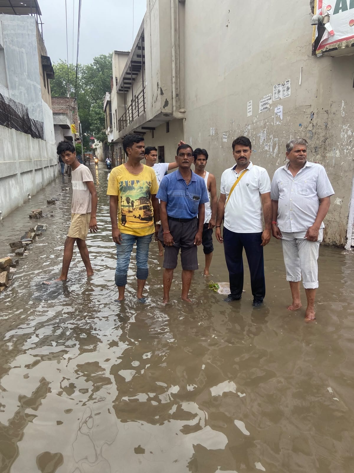 Drain choked, Gopalkunj houses filled with dirty water for 3 days