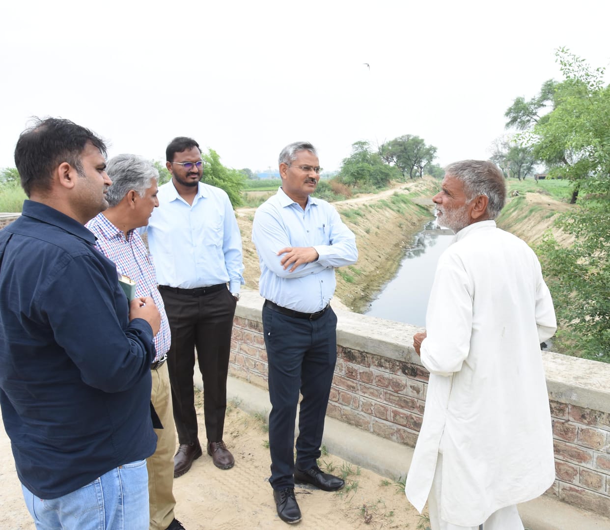 The Deputy Commissioner, accompanied by officials, went to the field and inspected drainage arrangements.