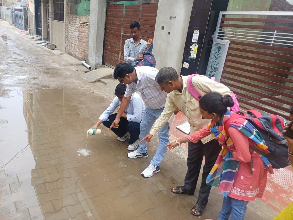 Teams are raising awareness among people about preventing dengue and malaria.