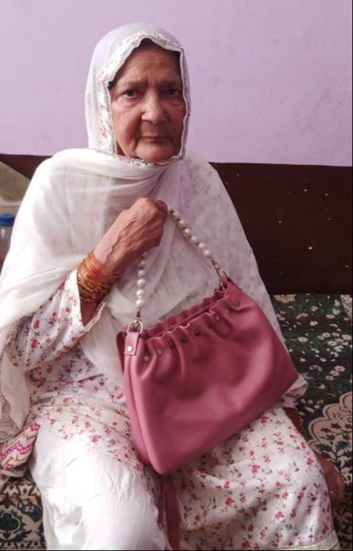 Elderly woman, victim of bank fraud, dies of heart attack.