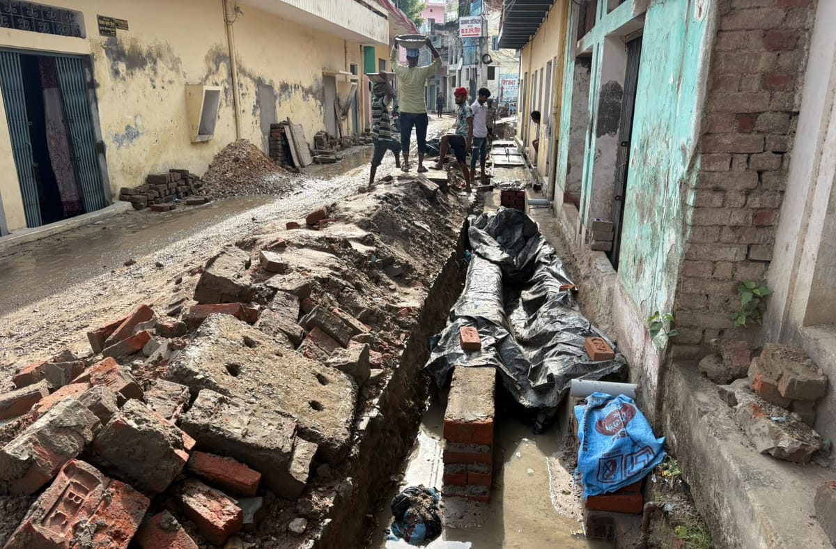 Bhadohi News: बिना निविदा के दूसरे वार्ड में करा रहे 46 लाख की नाली का काम
