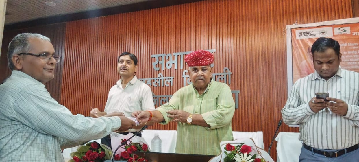 Teachers smiled after receiving cards for the cashless medical scheme.