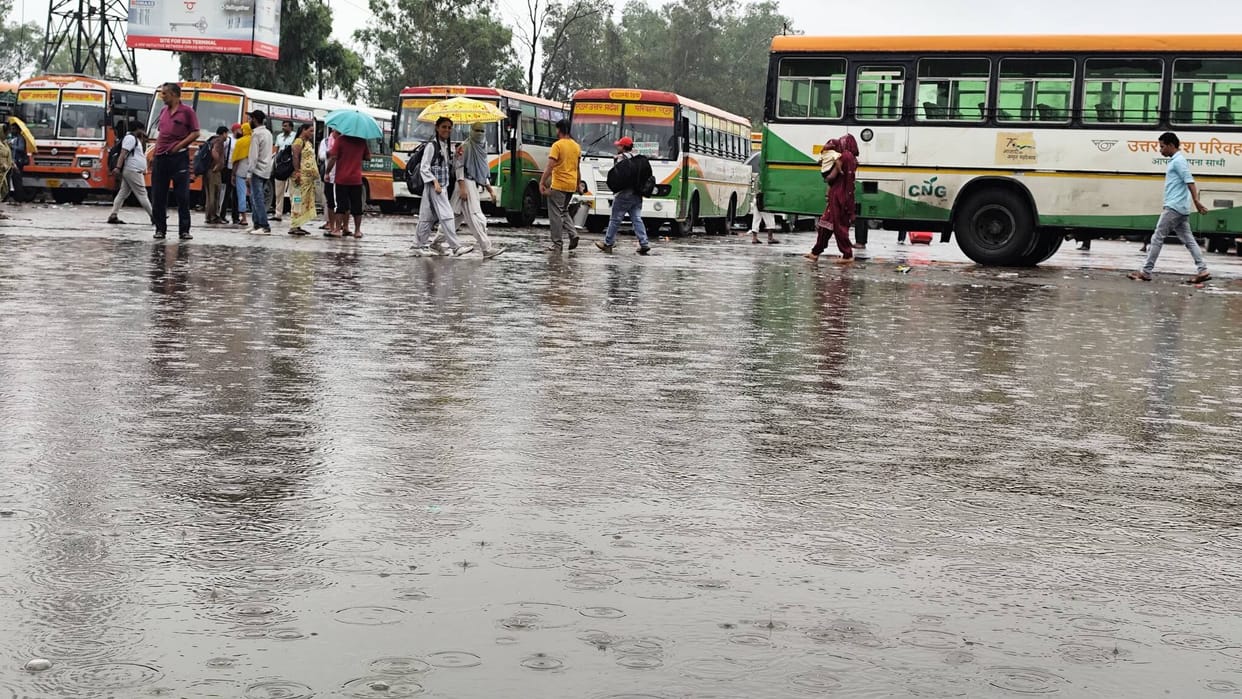 Waterlogging at Kaushambi bus terminal; people reported electric current in the water.