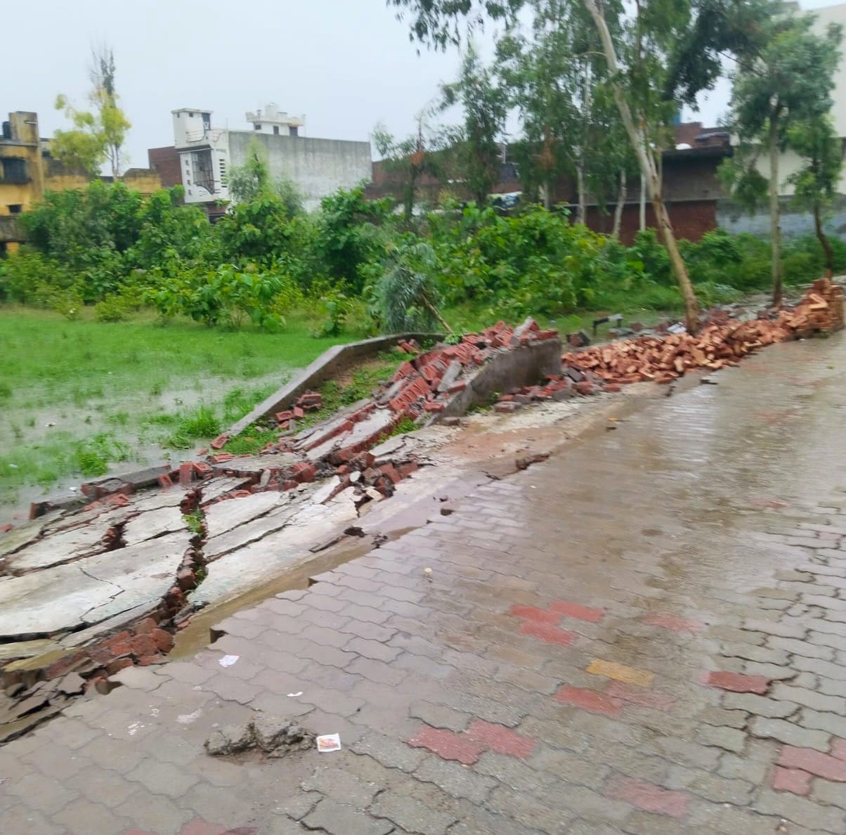 Boundary wall of Krishak Inter College collapses due to rain; no loss of life.