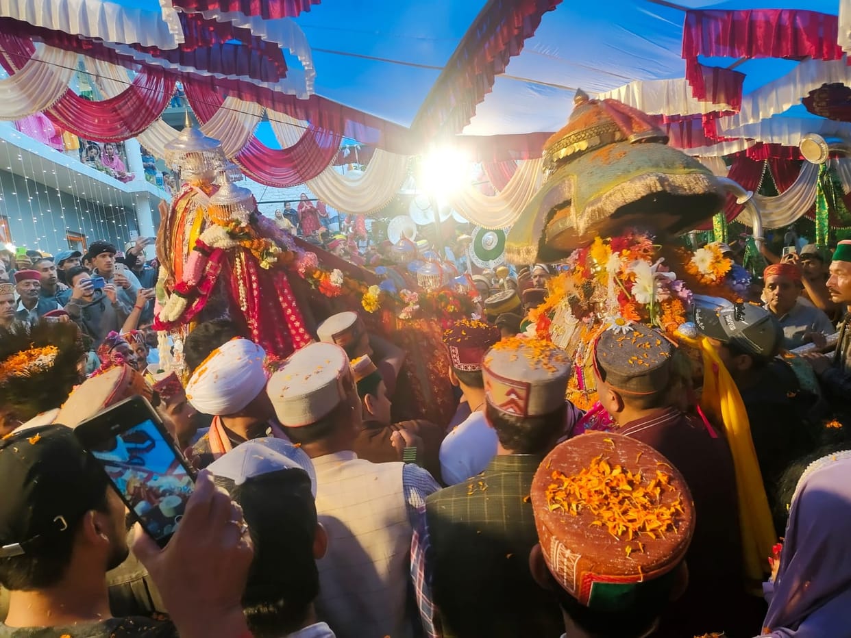 Sage Dev Shringa arrives in Haripur; devotees flock in large numbers.