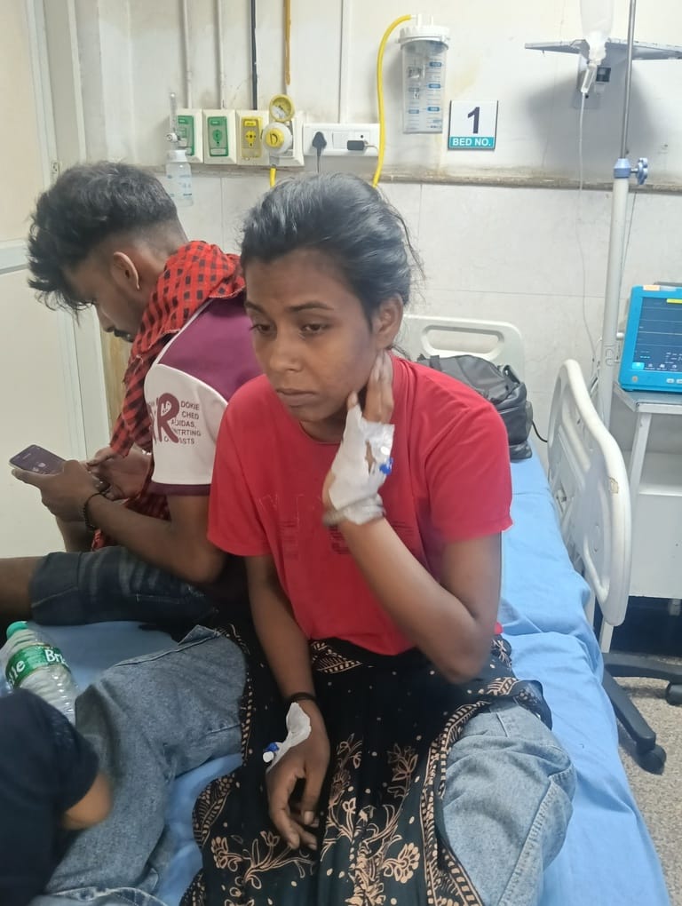 नागरिक अस्पताल में उपचाराधीन अंजली। संवाद