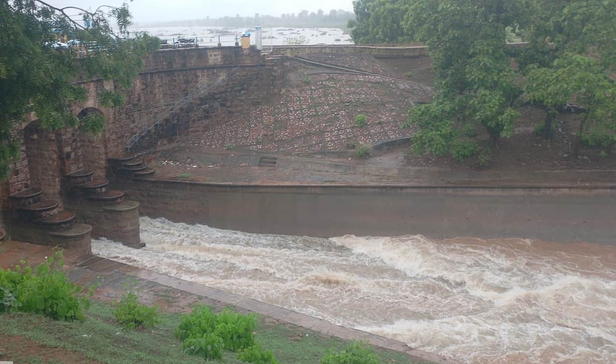 270 cusecs of water released from Bariarpur Dam into the main canal; farmers to get relief.