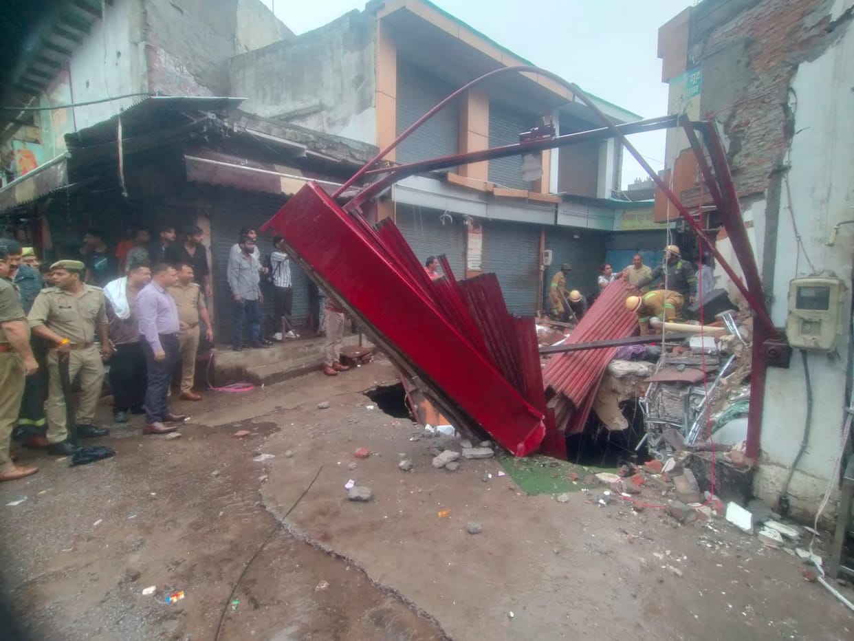The accident occurred due to the negligence of the Municipal Corporation, one thousand shops are in danger