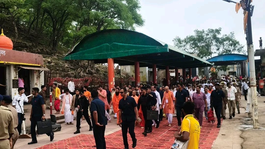 सीएम योगी ने किये दर्शन