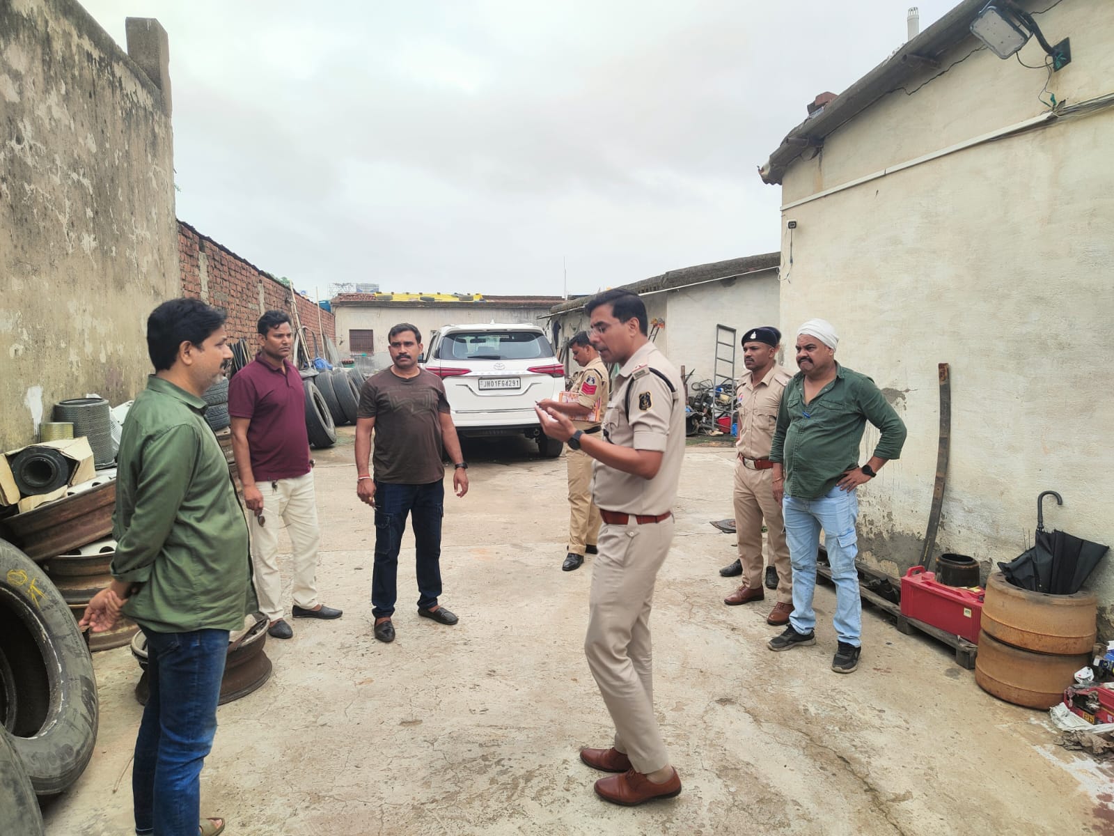 सरगुजा पुलिस ने व्यापक सत्यापन अभियान चलाया।