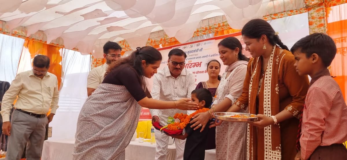 Shravasti News: नए विद्यार्थियों का किया स्वागत, दी शिक्षण सामग्री