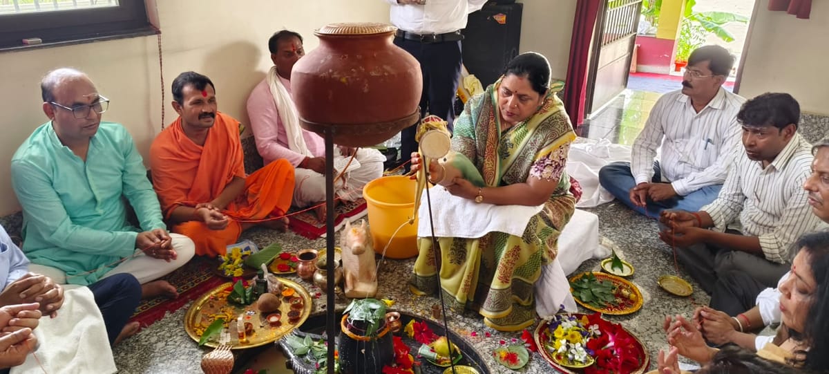 Siddharthnagar News: सिद्धार्थ विश्वविद्यालय में नए सत्र की पहली सुबह, मंदिर में हुई मंगलकामना