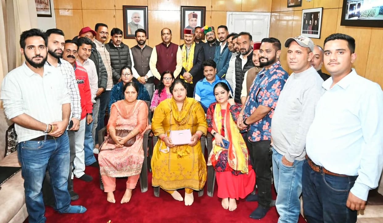 Municipal Council office-bearers and councilors met the former Chief Minister